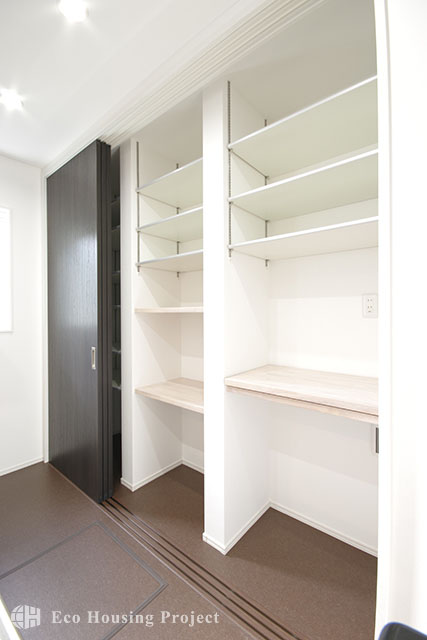 Chic Modern×3階建て 2世代で暮らす家