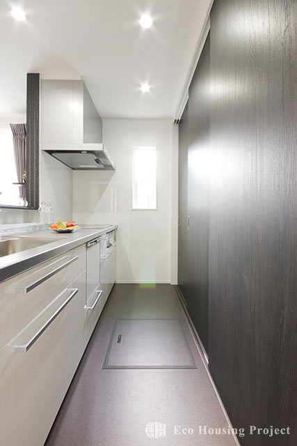 Chic Modern×3階建て 2世代で暮らす家