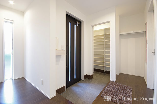 Chic Modern×3階建て 2世代で暮らす家